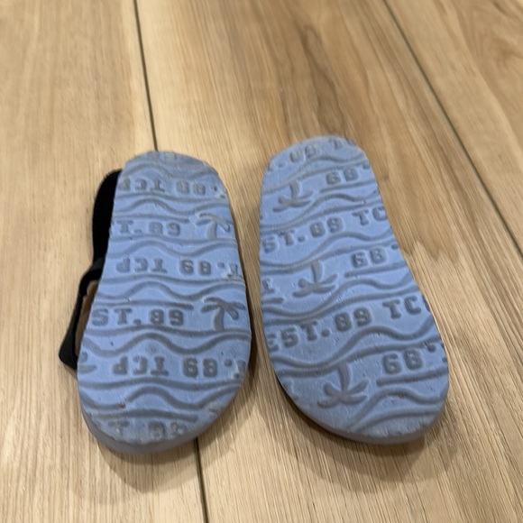 Play Condition TCP The Children’s Place Toddler Boys Size 8 9 Sandals Flip Flops - Picture 6 of 6